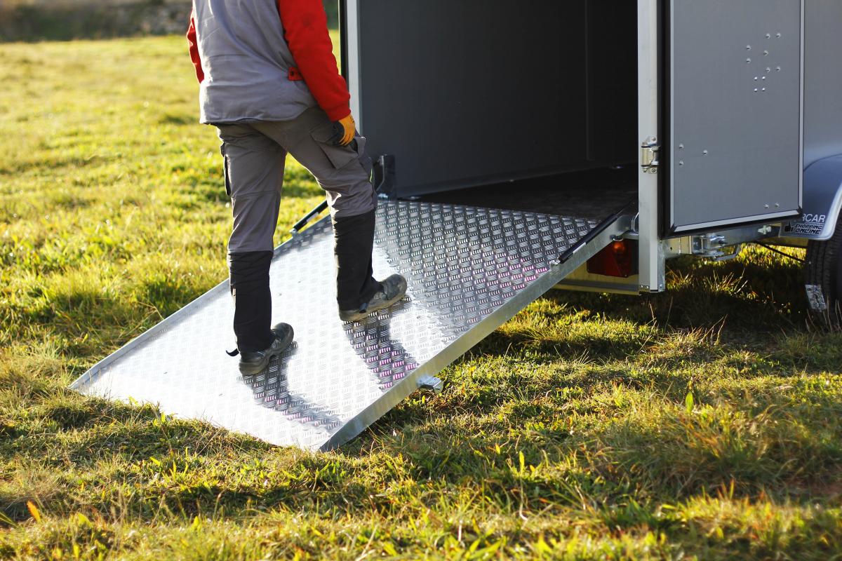 Puerta tipo rampa remolque aluminio PH260
