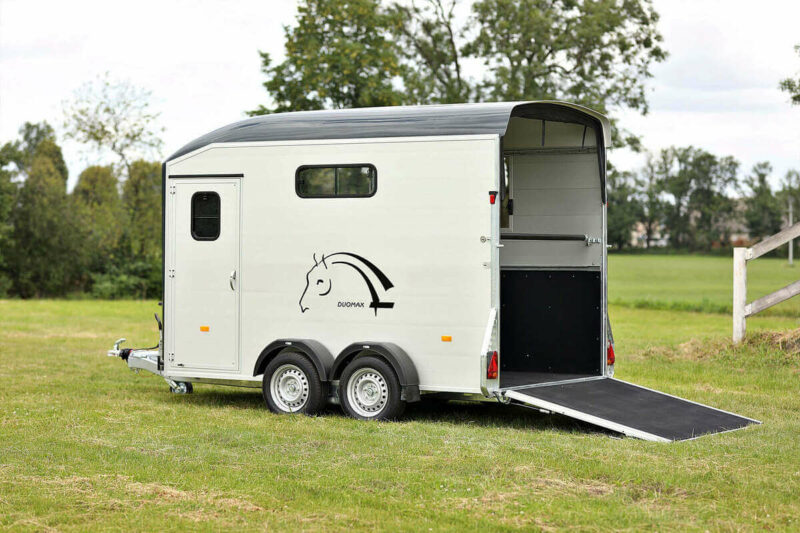 Remolque para 2 caballos Duomax Maxi 2 17