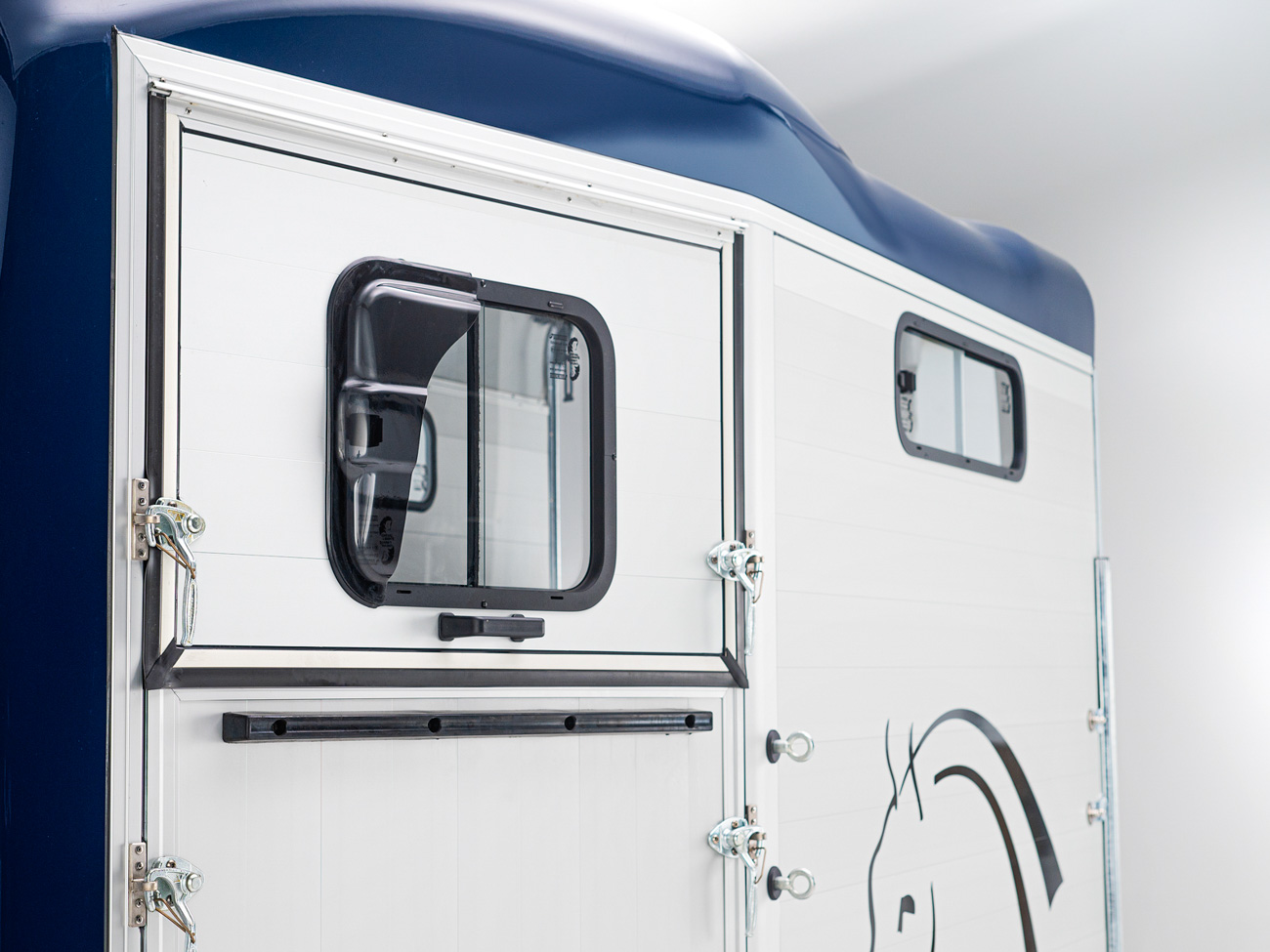 Remolque para 1 caballo y medio Touring One 15 Remolque para 1 caballo y medio Touring One - Imagen 14