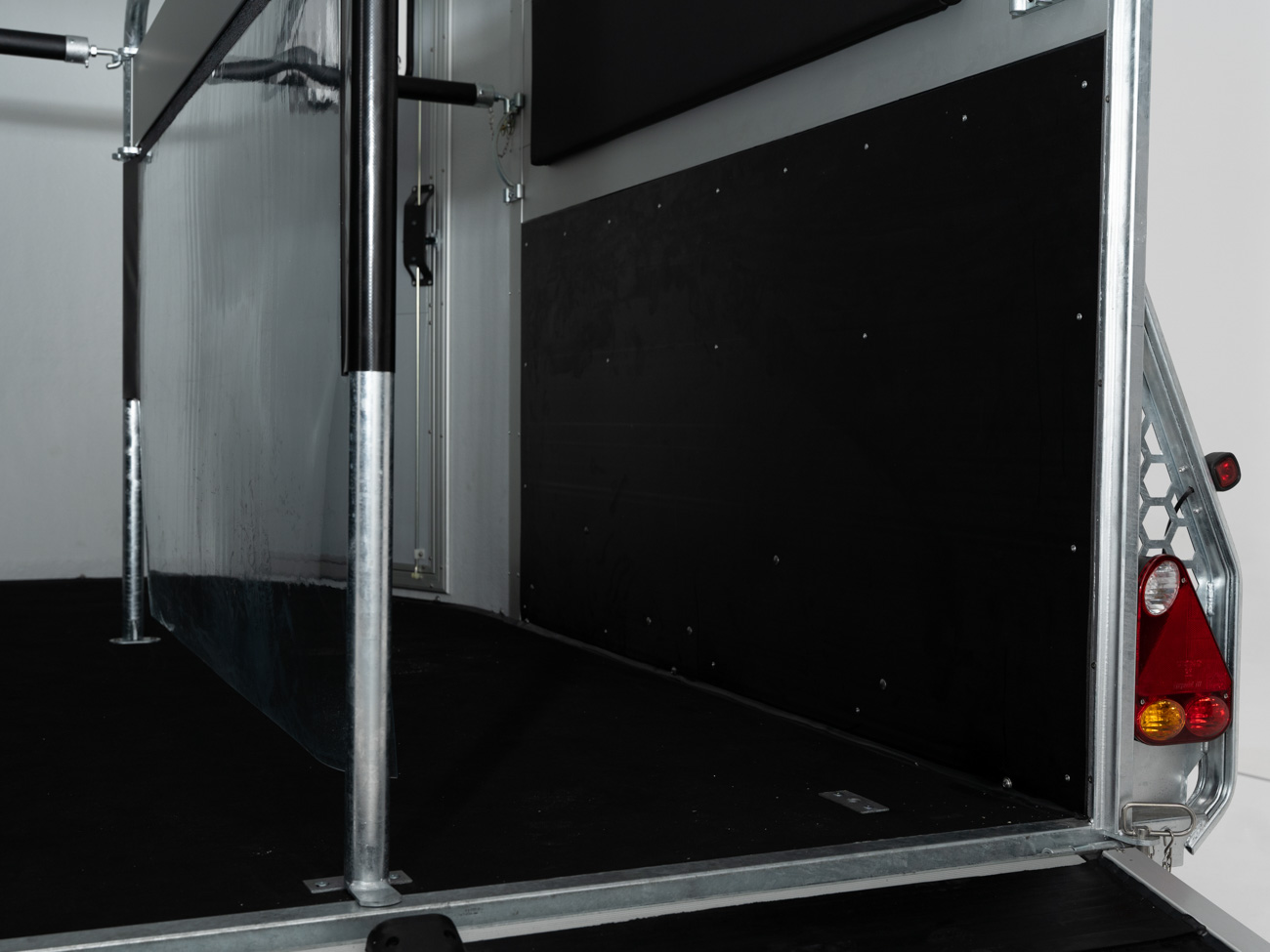 Remolque van para 2 caballos Gold ORIGINS 25 Remolque van para 2 caballos Gold ORIGINS - Imagen 24