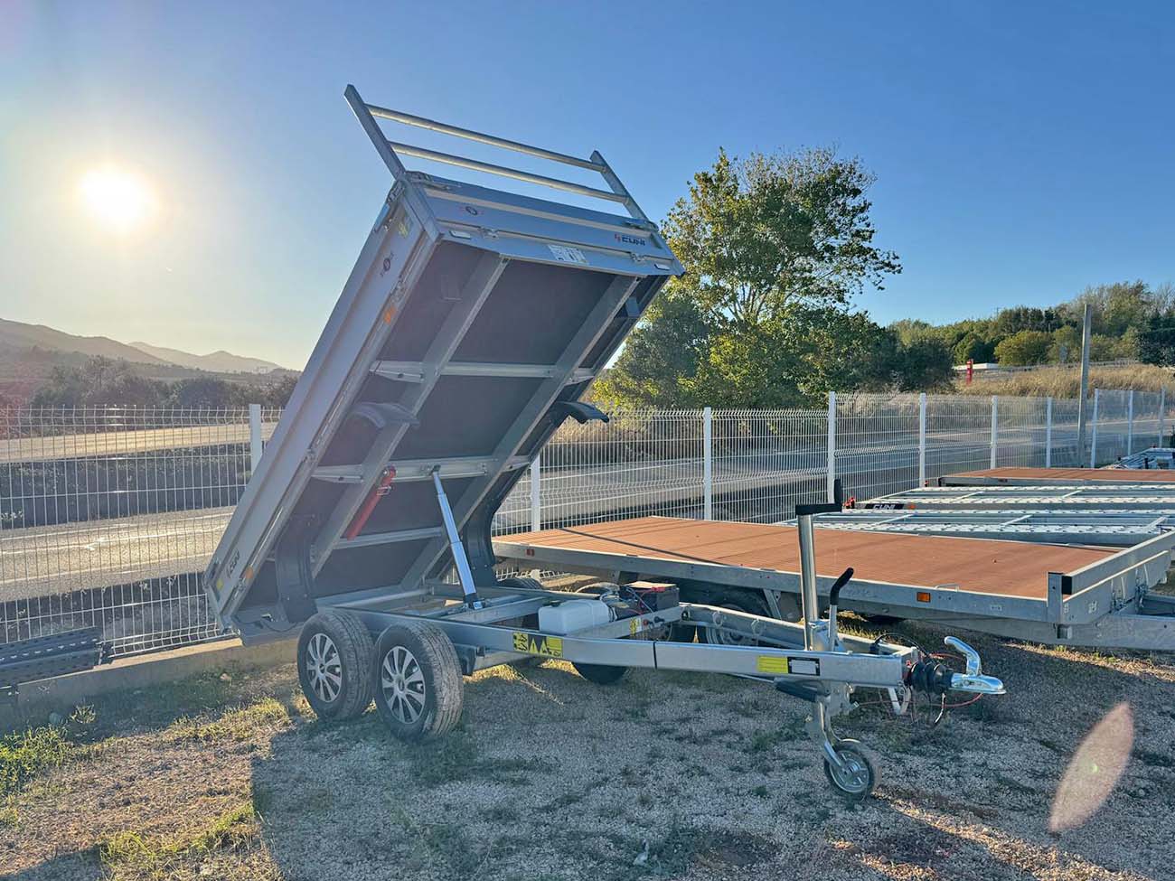 Remolque de 2000kg basculante hidraulico electrico 1 OUTLET DEBON 02