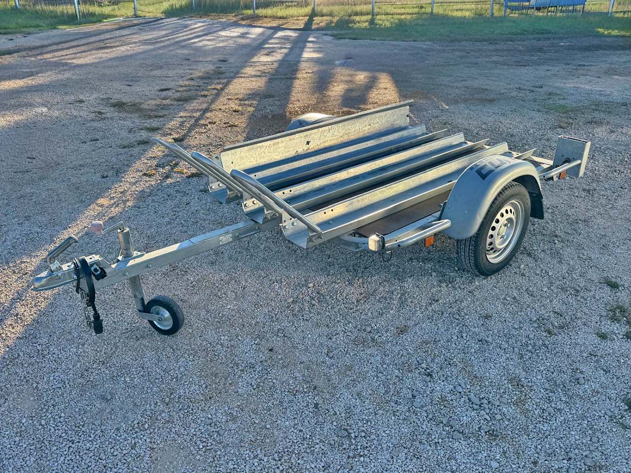 Remolque para tres motos SEGUNDA MANO 1 OUTLET REMOLQUE ALQUILER GALLARDO R3 01