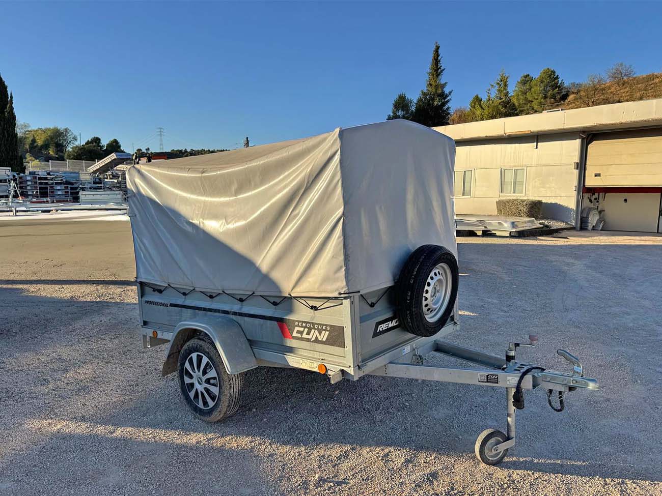 Remolque de carga con lona segunda mano 1 OUTLET REMOLQUE CARGA 01