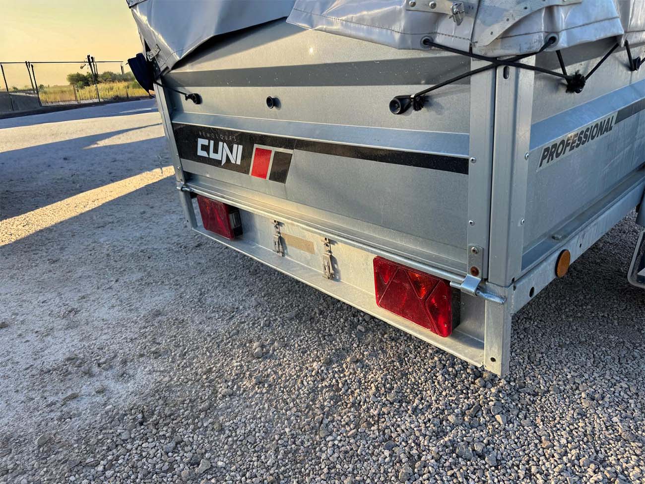 Remolque de carga con lona segunda mano 5 Remolque de carga con lona segunda mano - Imagen 4