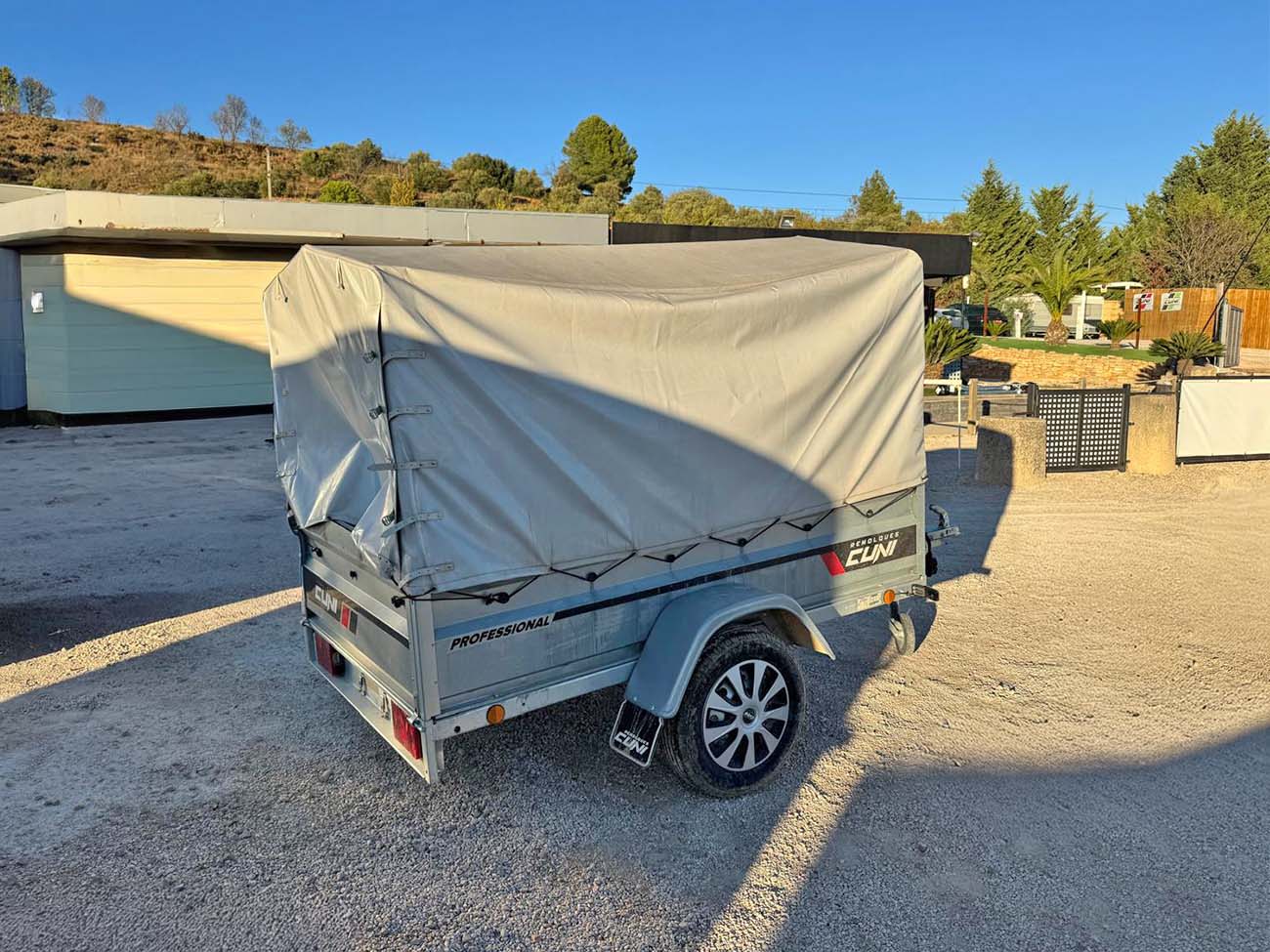 Remolque de carga con lona segunda mano 7 Remolque de carga con lona segunda mano - Imagen 6