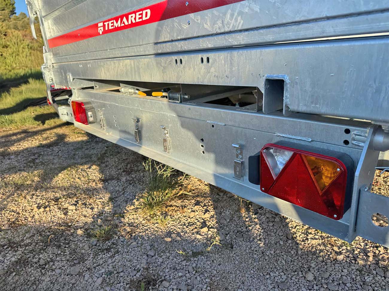Remolque de 3500kg basculante hidraulico electrico 9 Remolque de 3500kg basculante hidraulico electrico - Imagen 8