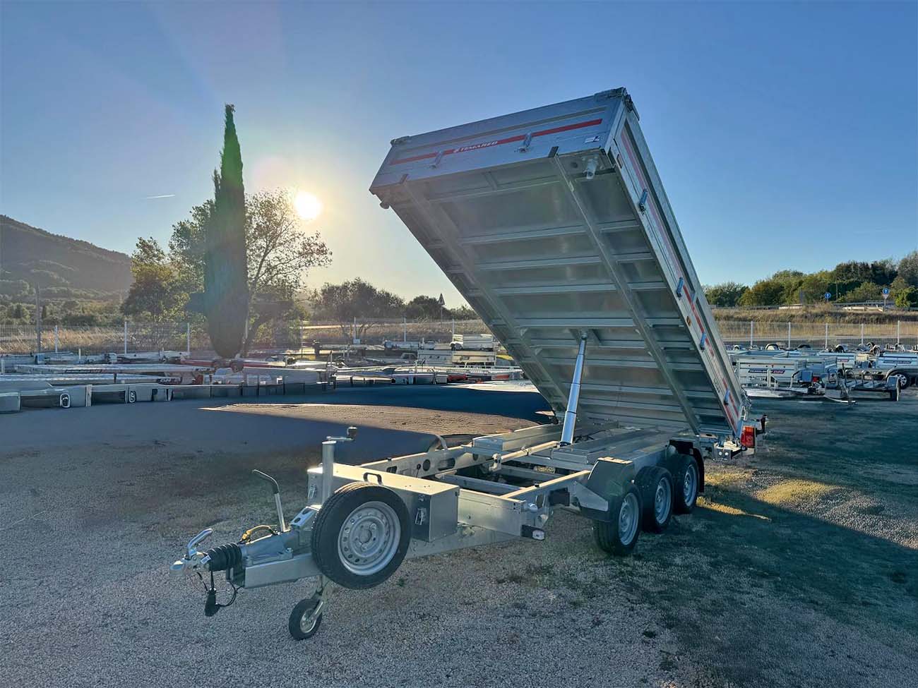 Remolque de 3500kg basculante hidraulico electrico 6 Remolque de 3500kg basculante hidraulico electrico - Imagen 5